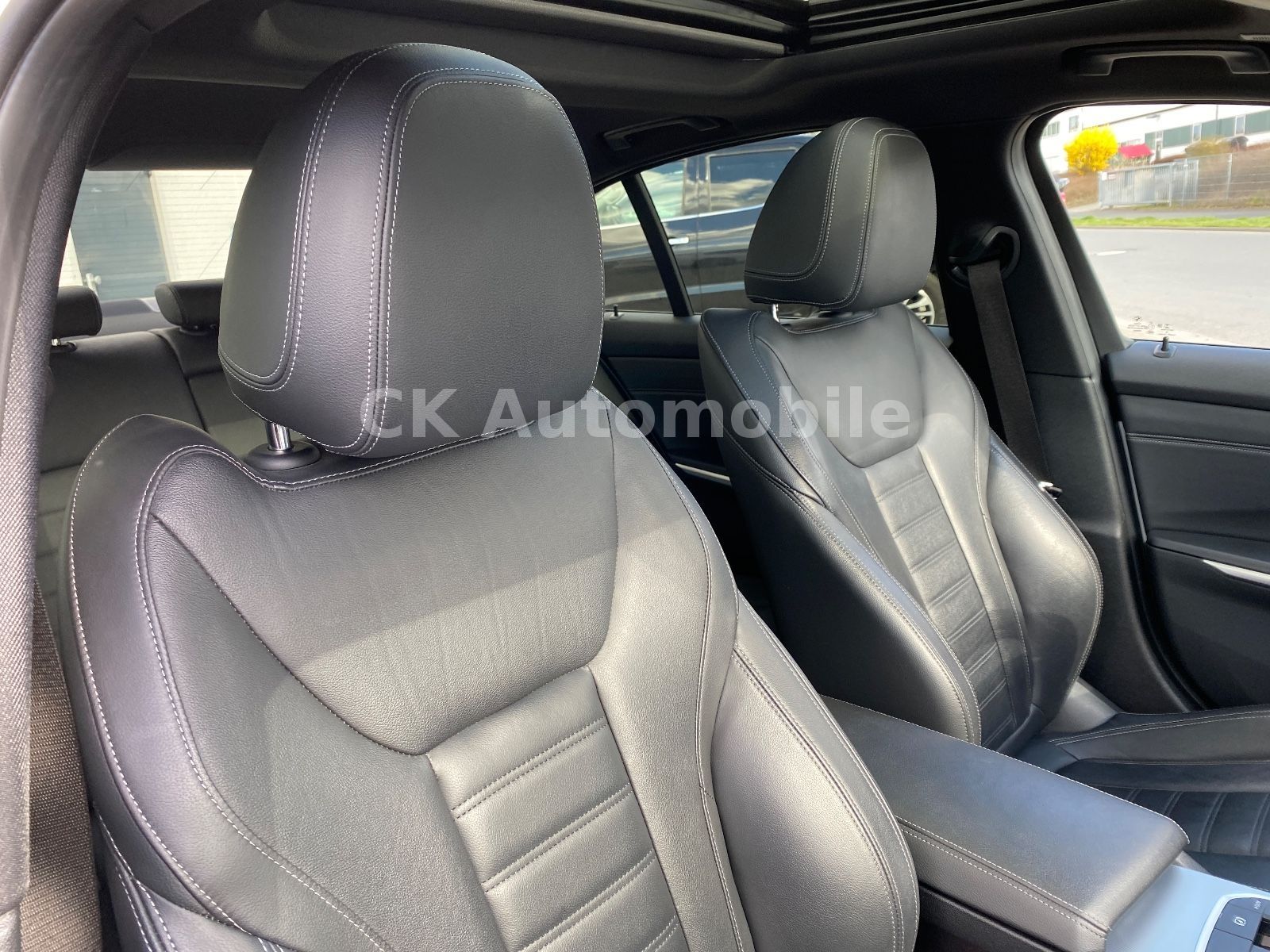 Fahrzeugabbildung BMW 320d Lim. M-Sport/Shadow-Line/Navi/Leder/LED/Kam