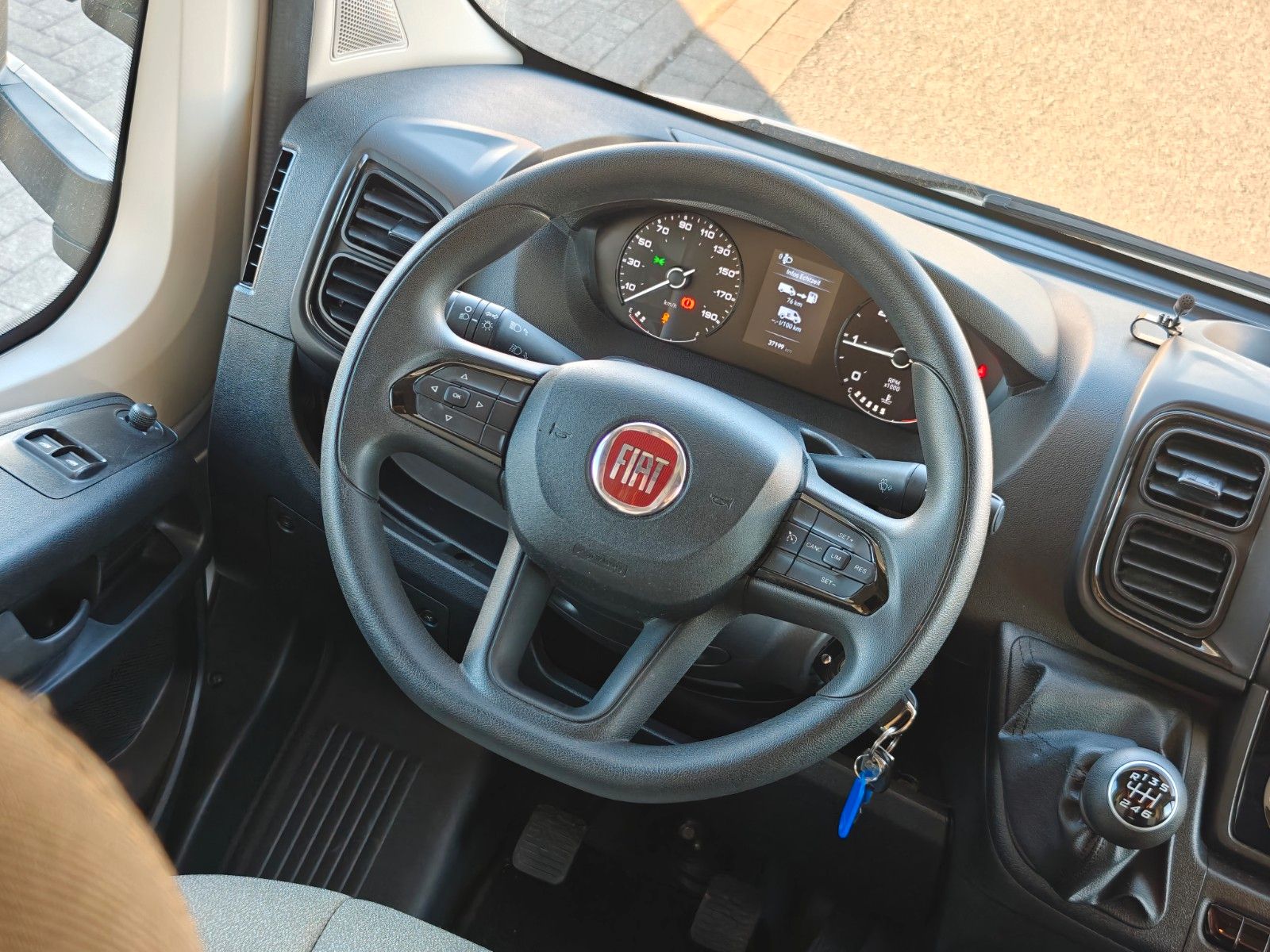 Fahrzeugabbildung XGO Dynamic 99 P + Hubbett, Solar, SAT, TV, Markise