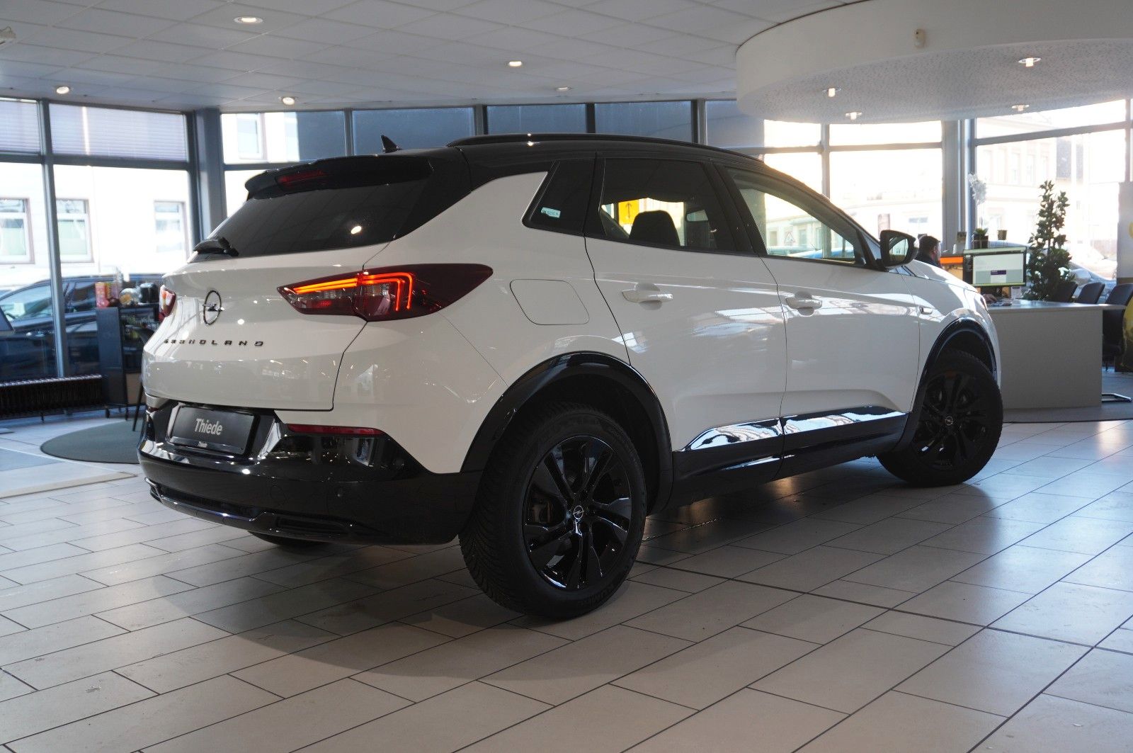 Fahrzeugabbildung Opel Grandland (X) 1.2T GS SPORT NAVI/LED/KAMERA/VIRT