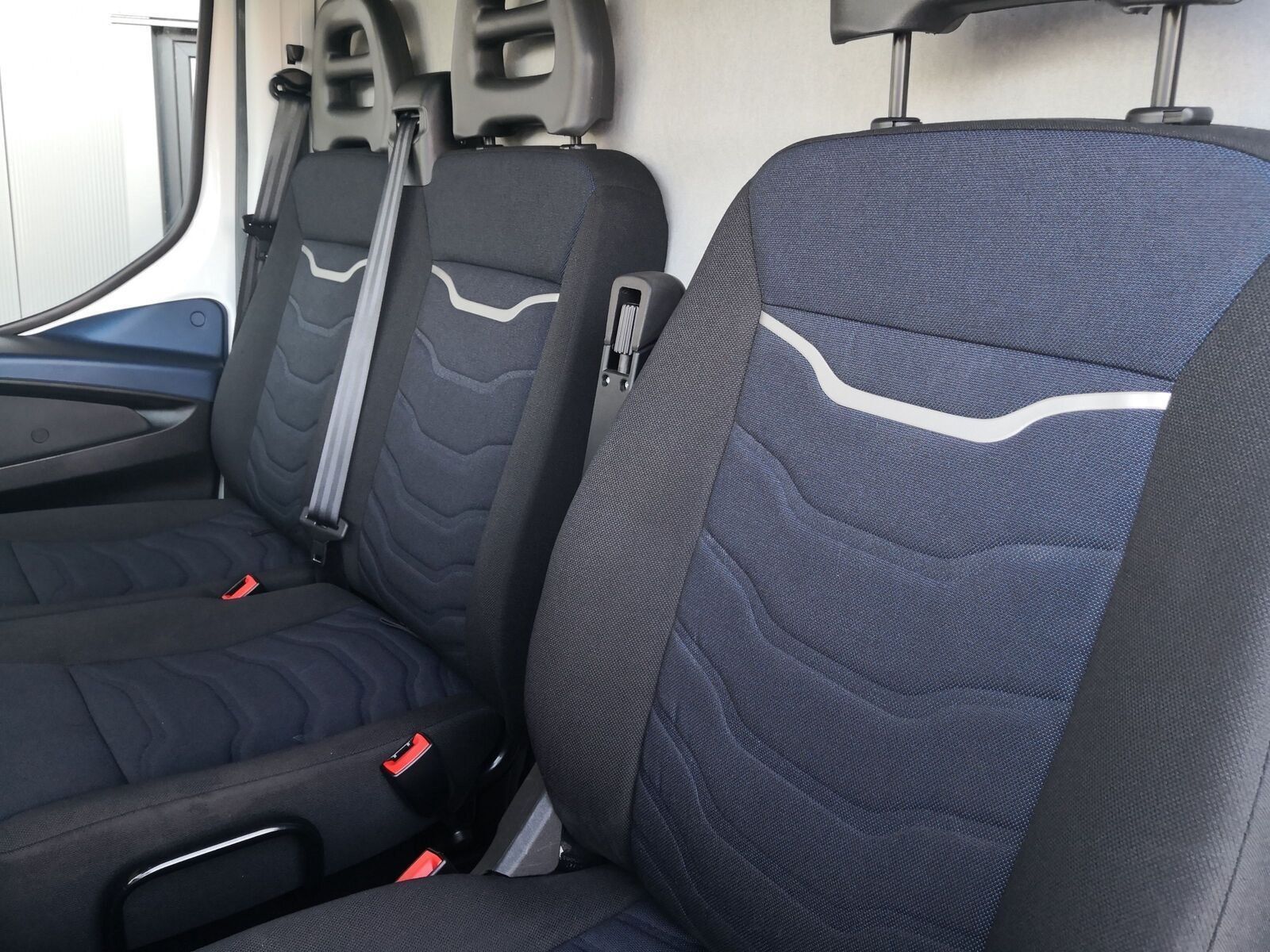 Fahrzeugabbildung Iveco EcoDaily Daily 35S14 A8 MONATL. AB 269,24€* L4H2