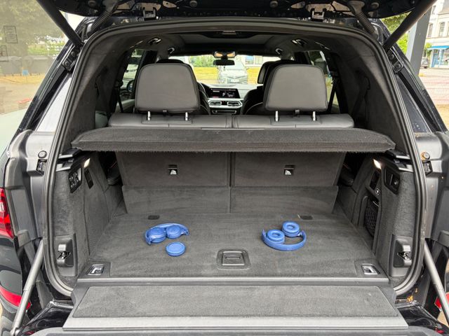 Fahrzeugabbildung BMW X7 M50 d