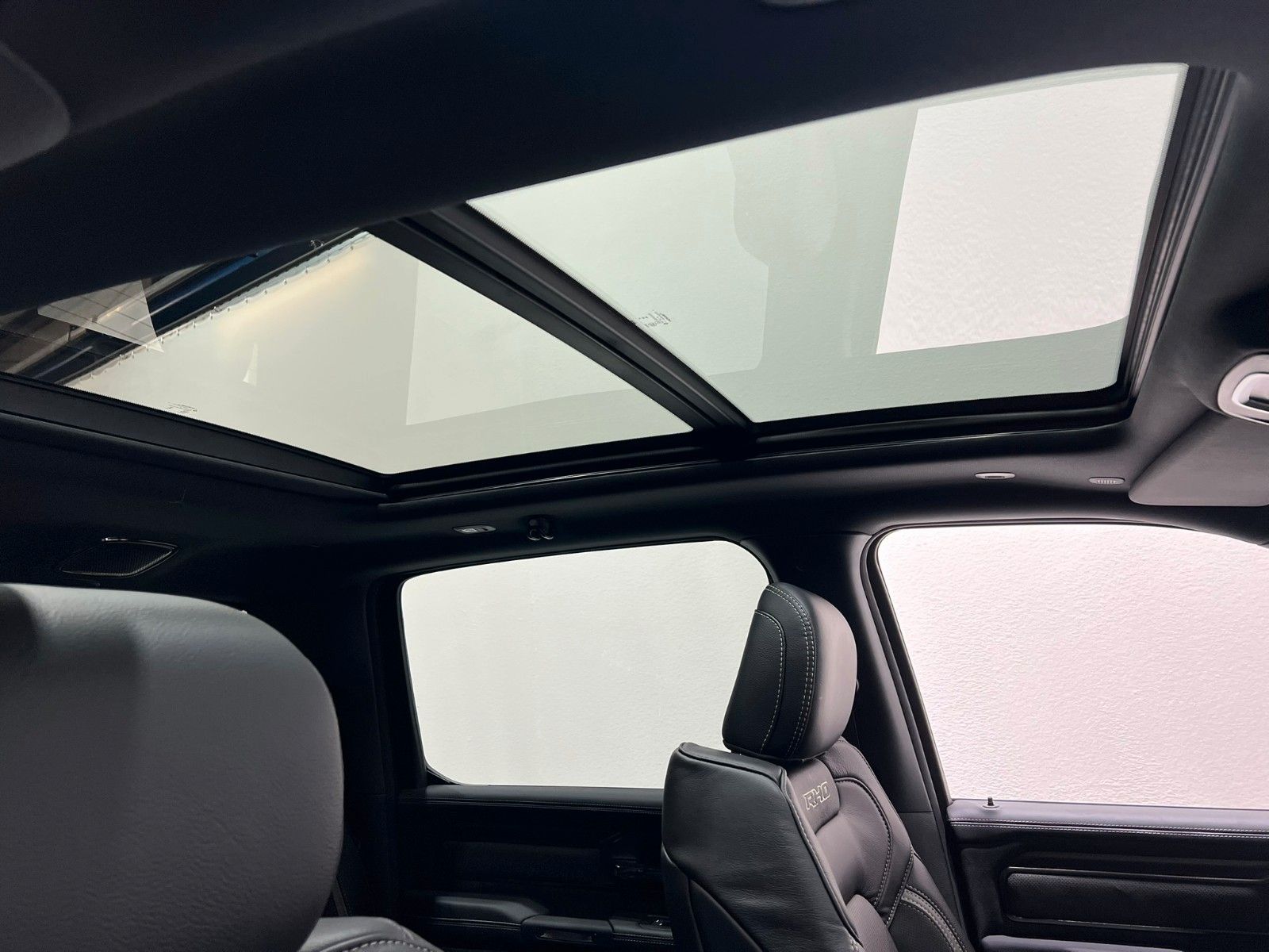 Fahrzeugabbildung Dodge RAM 1500 RHO H/O BLUE Edition