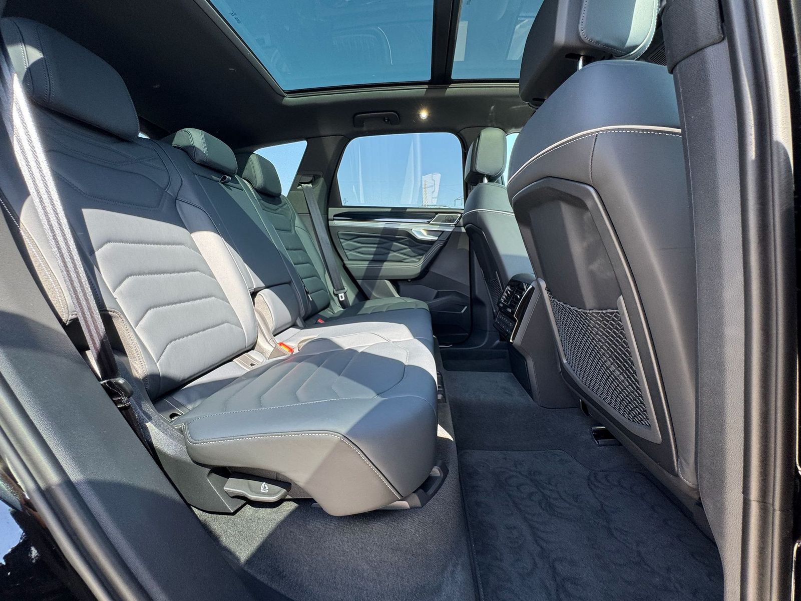 Fahrzeugabbildung Volkswagen Touareg 3.0TDI 4M R-Line VOLL Black 22" UPE 114T