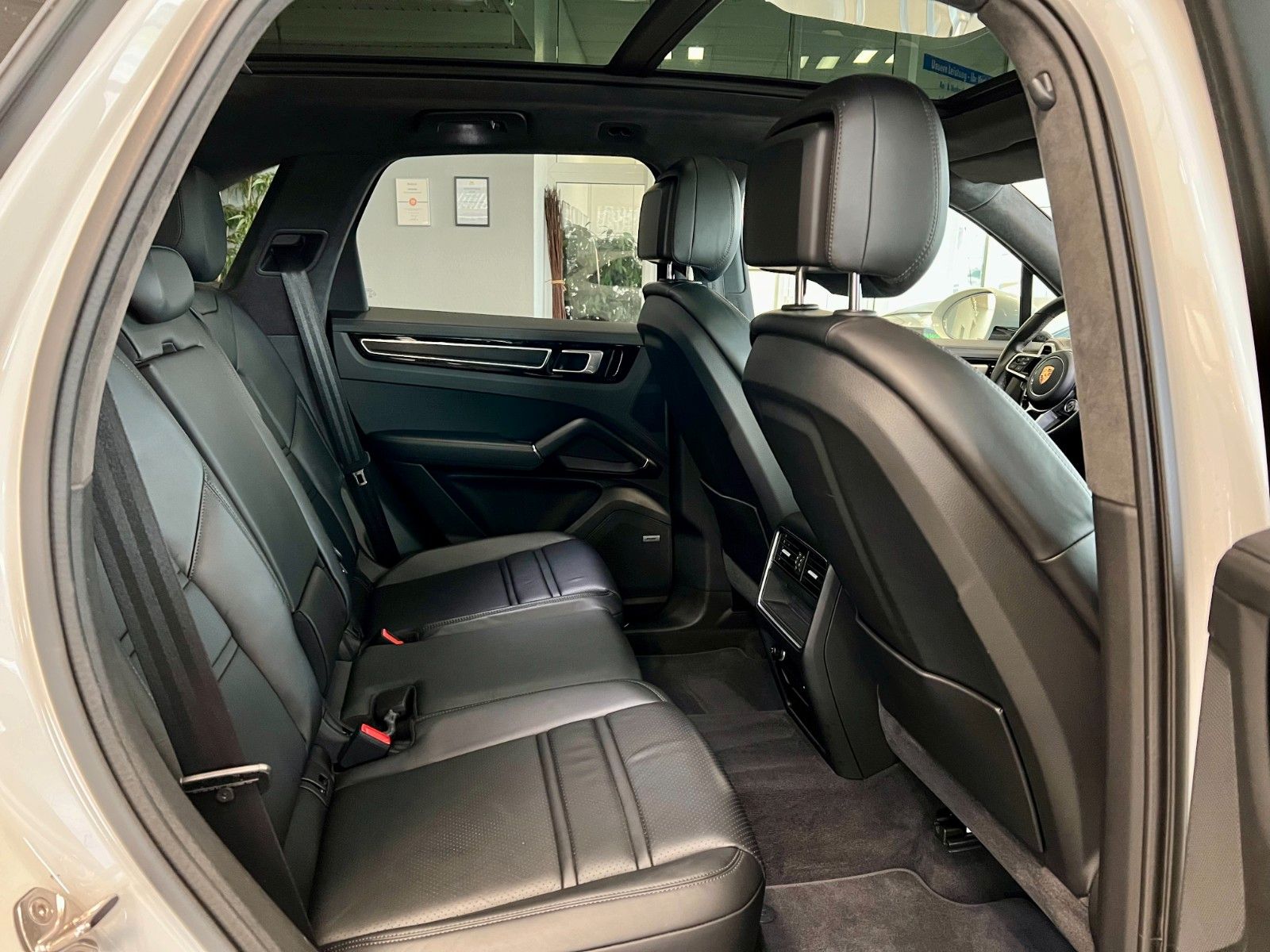 Fahrzeugabbildung Porsche Cayenne GTS Panorama, AHK, 21Zoll, SportChrono