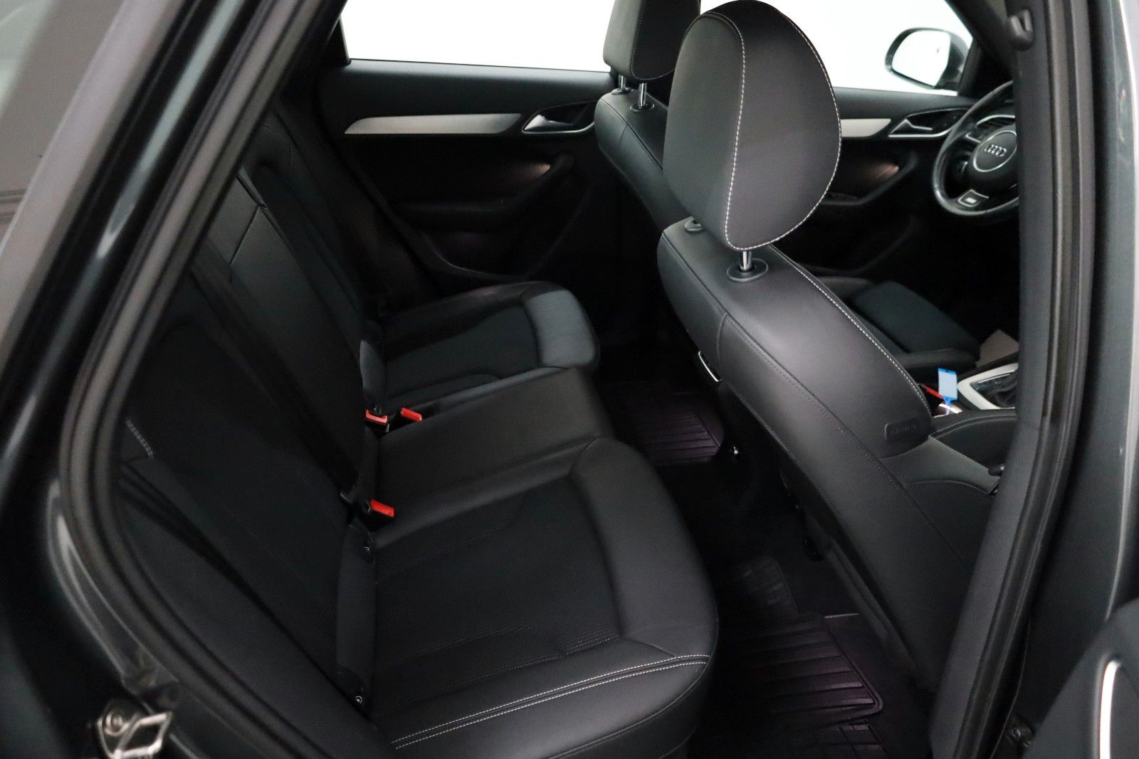 Fahrzeugabbildung Audi Q3 quattro S Line T.Leder,Navi,Xenon,SH,PDC,AHK