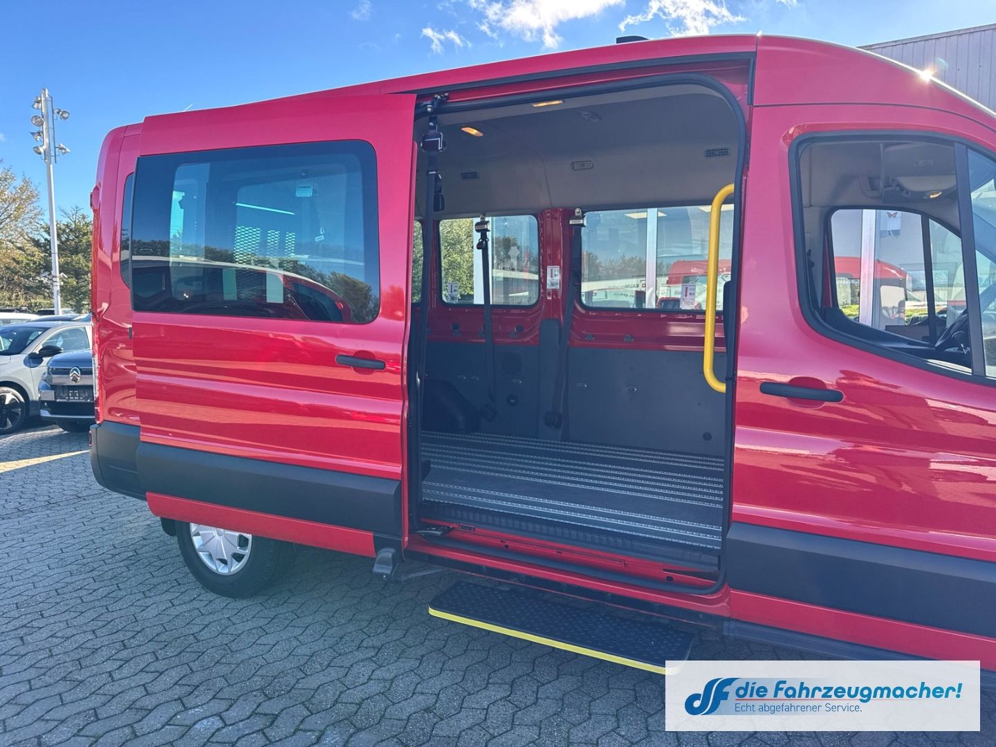 Fahrzeugabbildung Ford Transit Kombi 350 L3 Trend Behindertengerecht*74