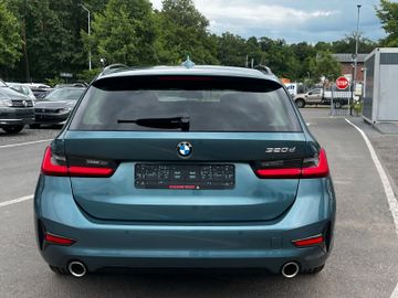 BMW 320 - 4