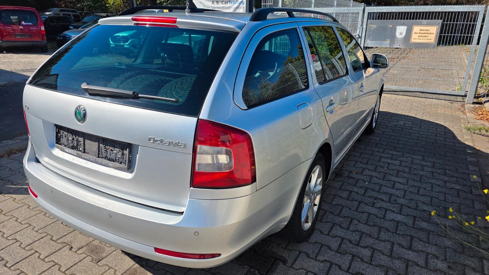 Skoda Octavia 2011 — interior
