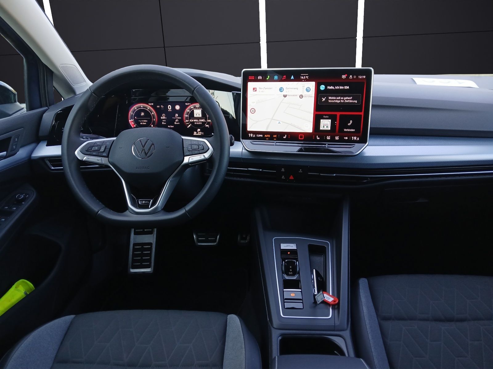 Fahrzeugabbildung Volkswagen Golf VIII Variant eTSI Goal DSG LED AHK Navi AID