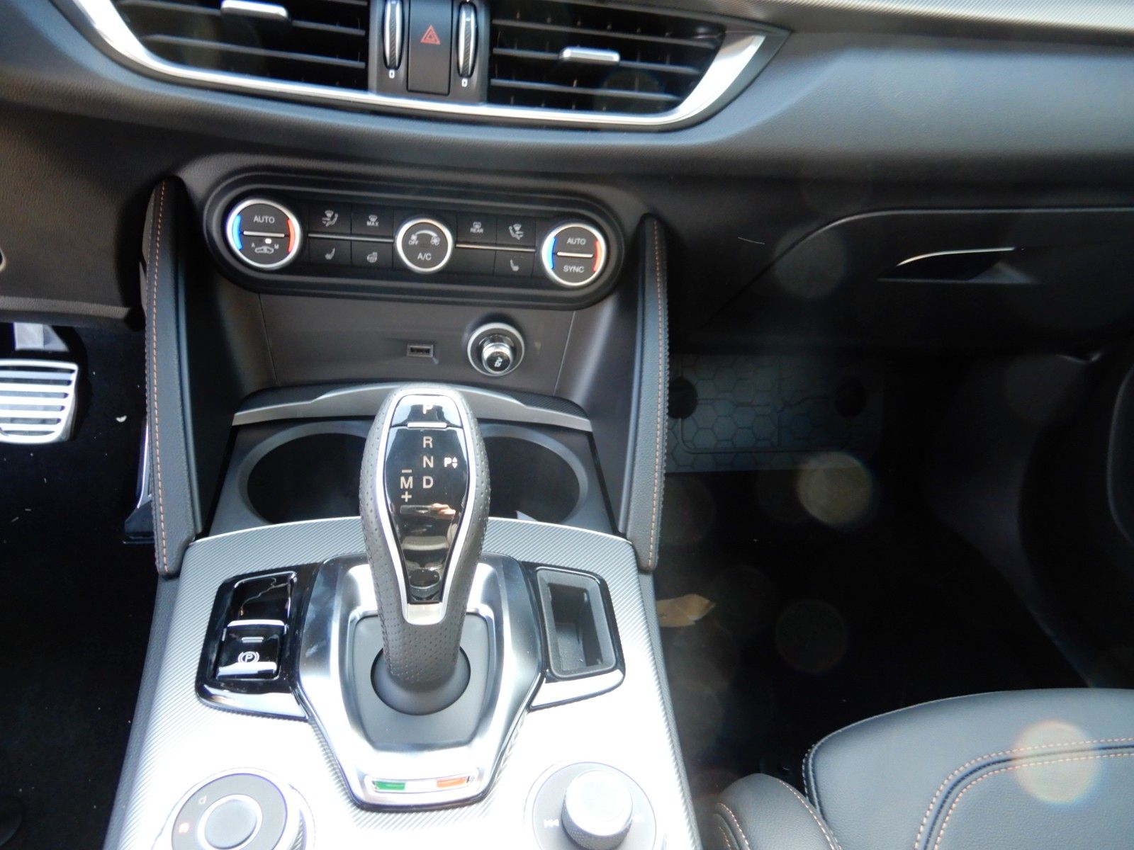Fahrzeugabbildung Alfa Romeo Stelvio INTENSA MY24 2.0T Q4 AT8 206 KW Pano*LED