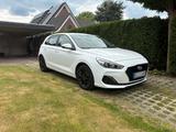 Hyundai i30 1.4 Select Select - Hyundai i30 Gebrauchtwagen in Hamburg