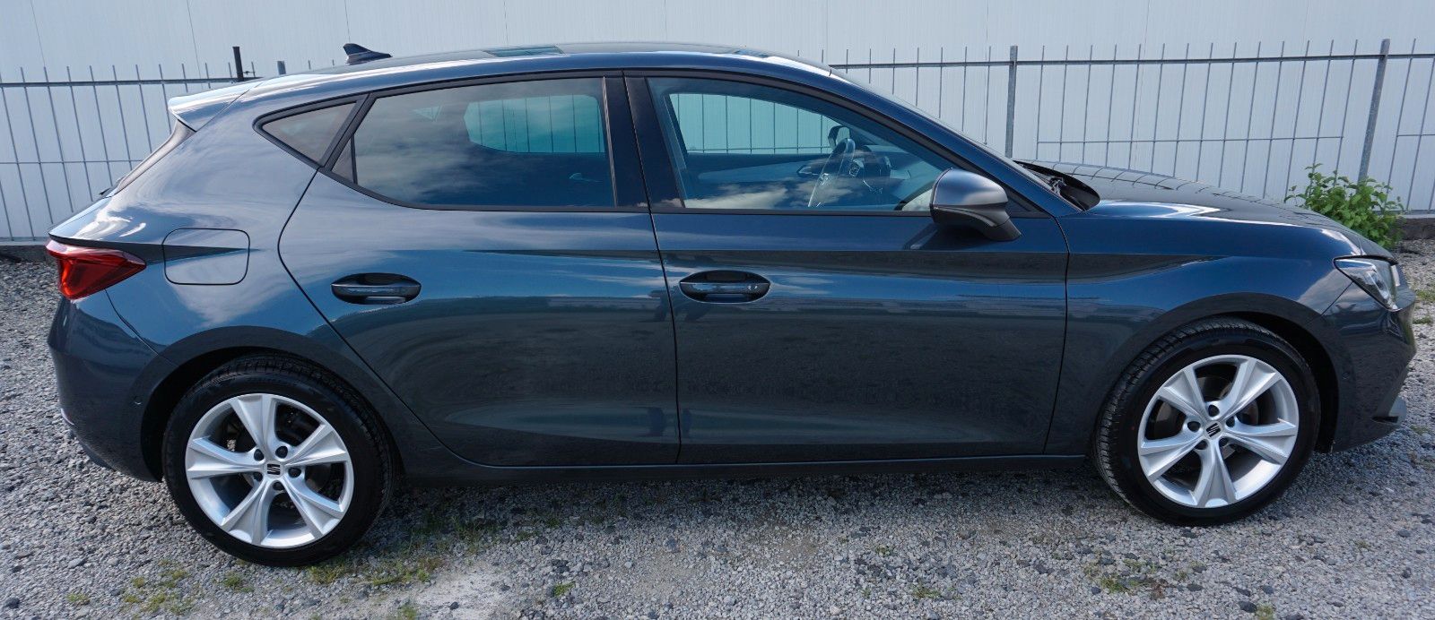 Fahrzeugabbildung SEAT Leon FR, SEAT Garantie, Navi, Sportfahrwerk, LED