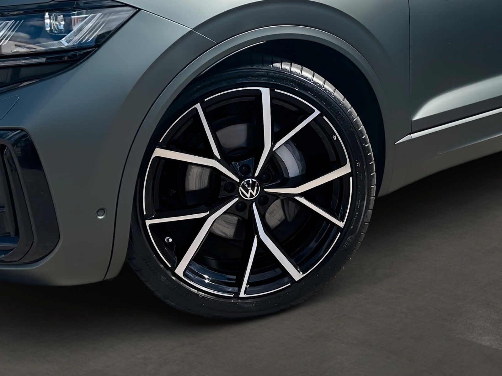 Fahrzeugabbildung Volkswagen Touareg 3.0 TDI  4Motion R-Line Pano ACC Nachtsi