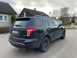 Ford Explorer - Ford Explorer: Allradantrieb, Geländewagen