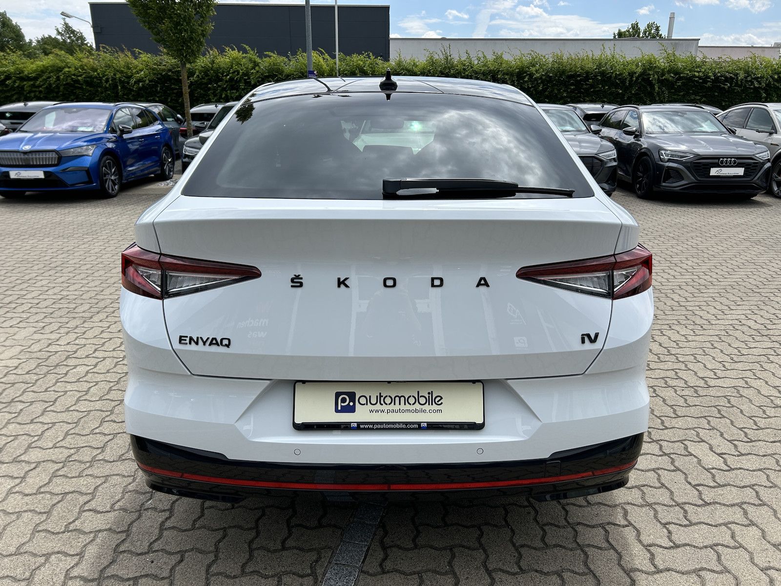 Skoda Enyaq RS 4x4 Lounge WÄRMEPUMPE CANTON 82kWh AHK foto 17