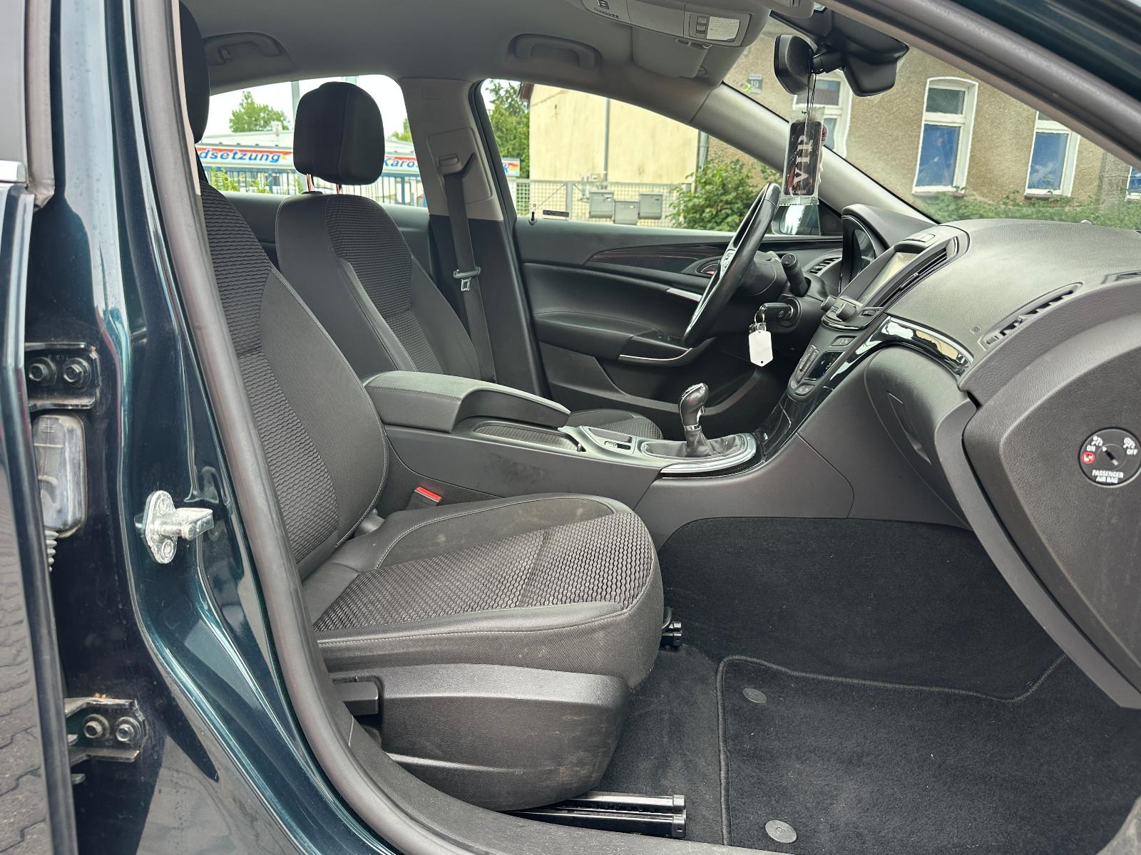 Opel Insignia XENON + KLIMAAUTO + BEH-LENKRAD + PDC