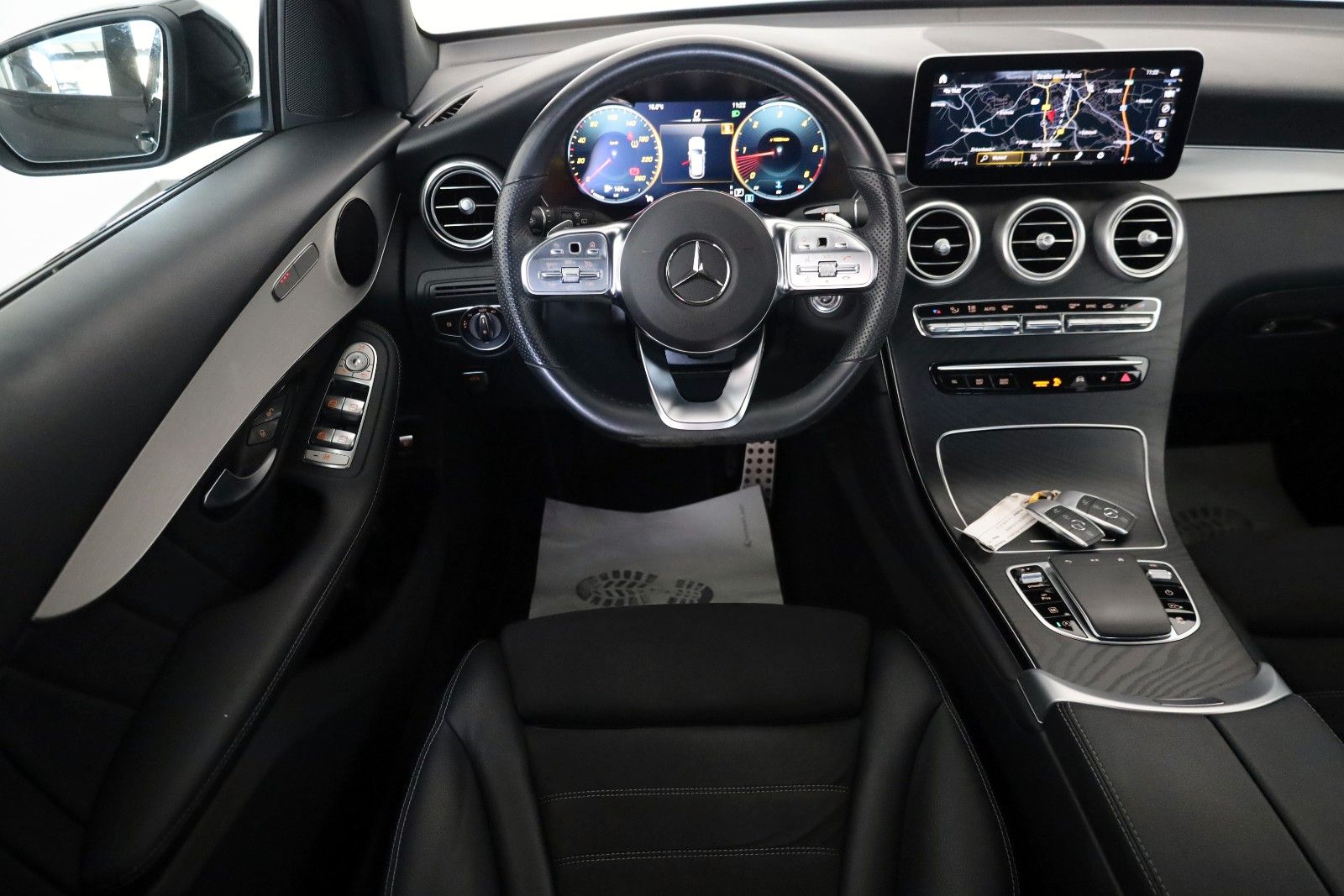 Fahrzeugabbildung Mercedes-Benz GLC 200d AMG Line TLeder,Navi,LED,Night/Park Pak