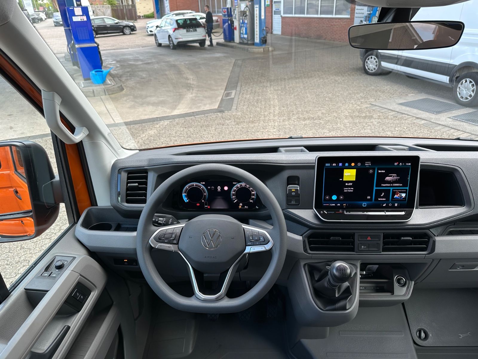 Fahrzeugabbildung Volkswagen Crafter Pritsche 35 DOKA MR 2.0 TDI Klima/GRA