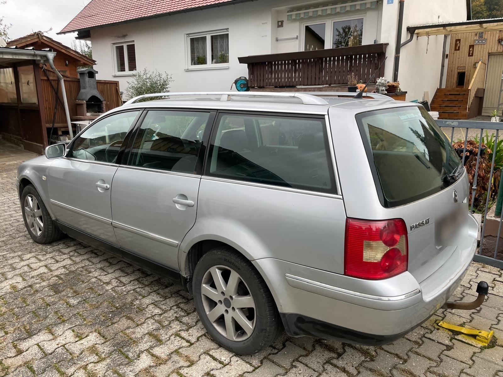 Volkswagen Passat 2004 — rear view