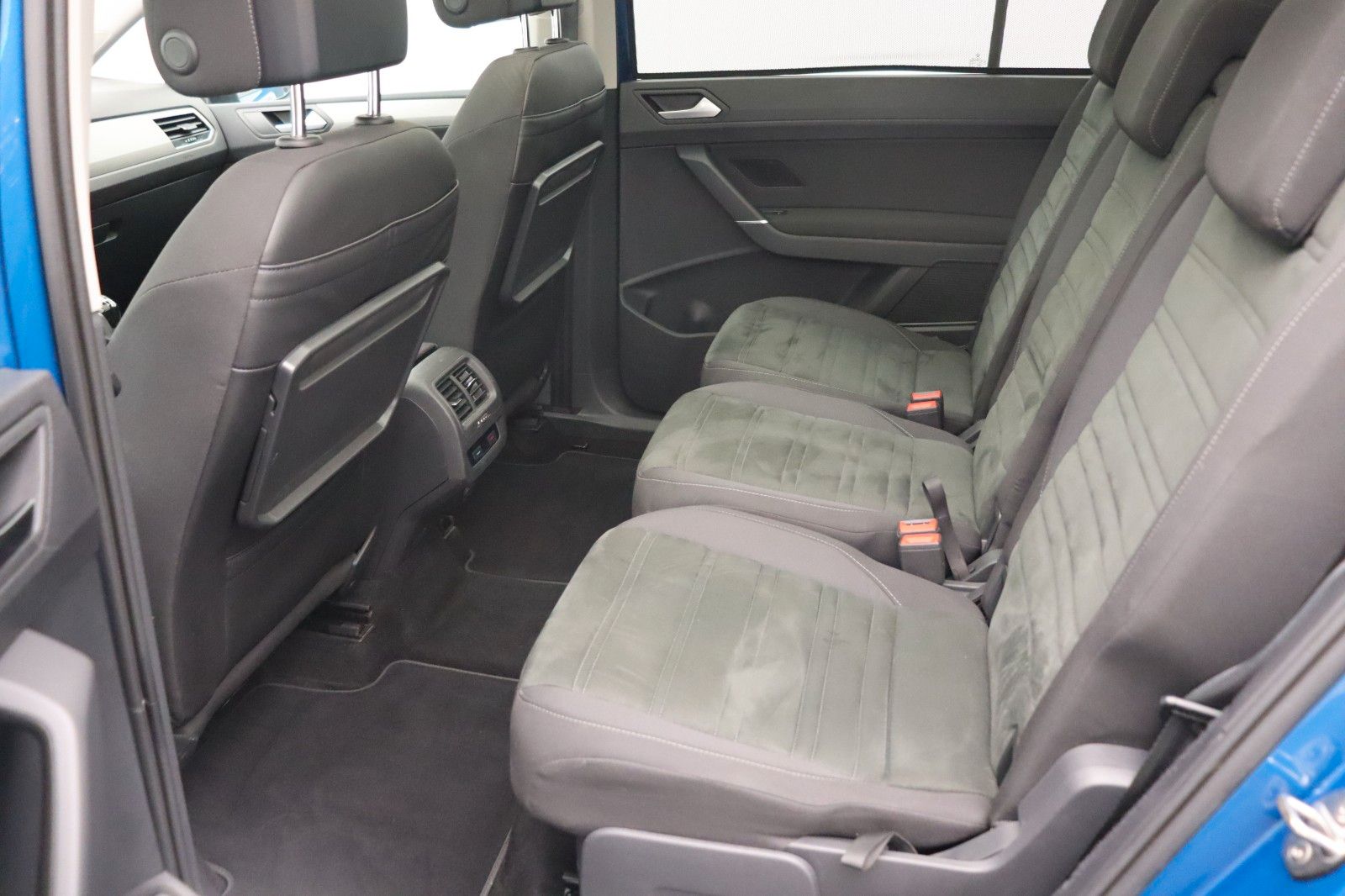 Fahrzeugabbildung Volkswagen Touran Comfortline ACC AHK Panorama7Sitze