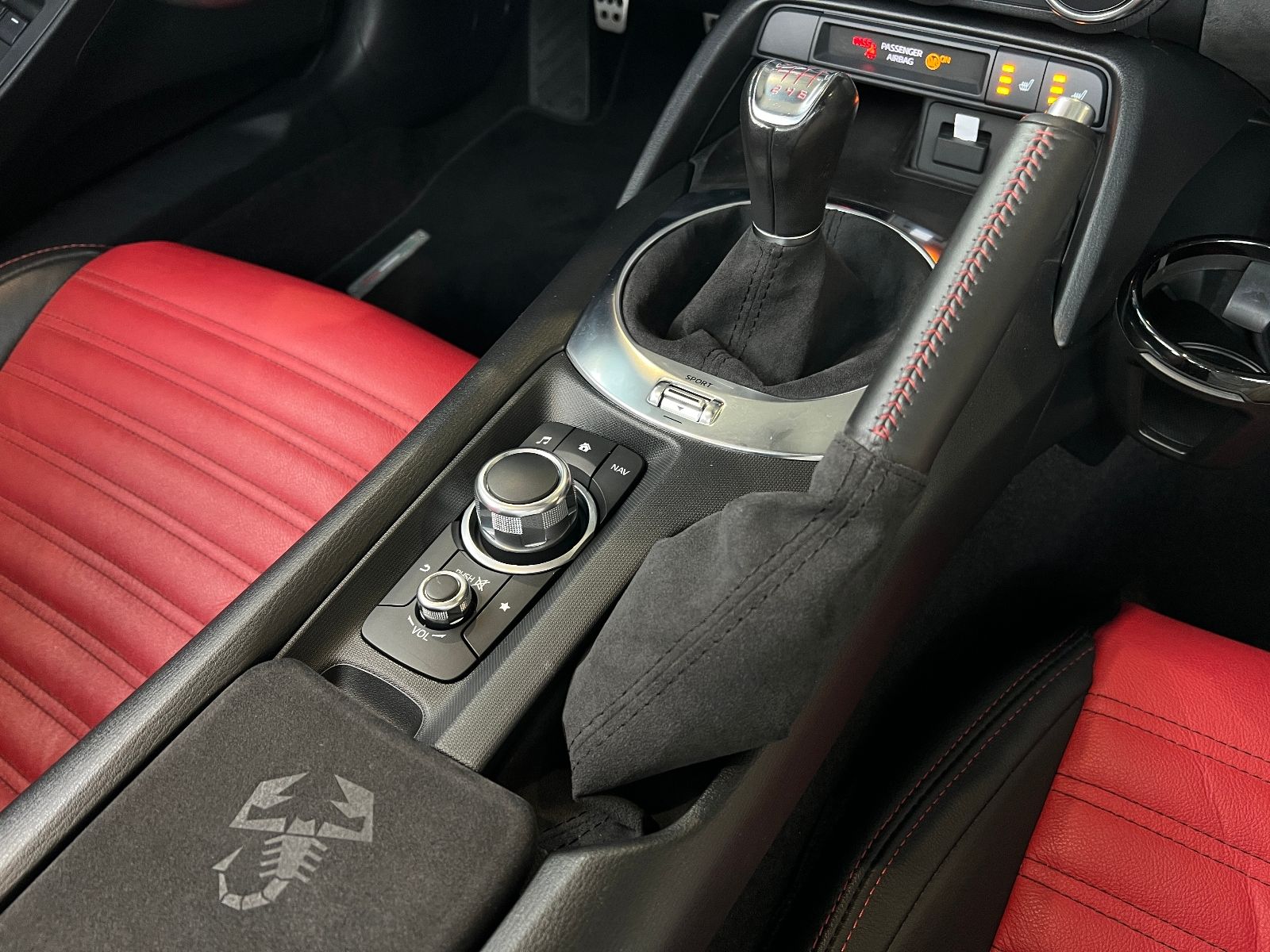 Fahrzeugabbildung Abarth 124 Spider Turbo Turismo LED LEDER