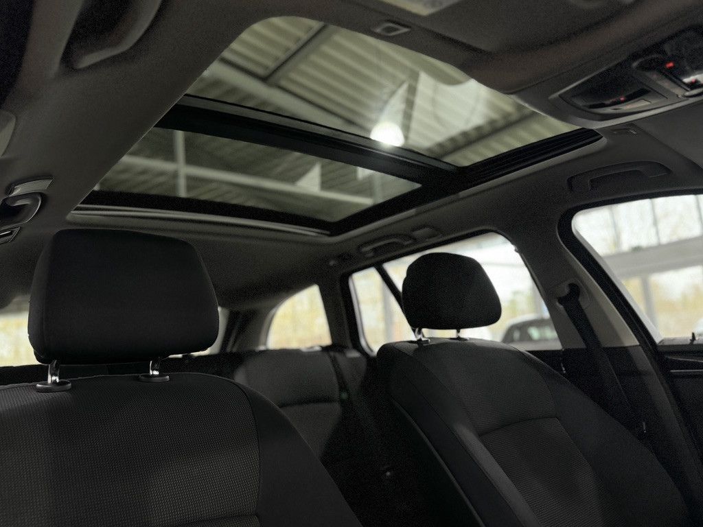 Fahrzeugabbildung BMW 520d Panorama PDC Xenon Sitzhzg NaviPro Tempomat