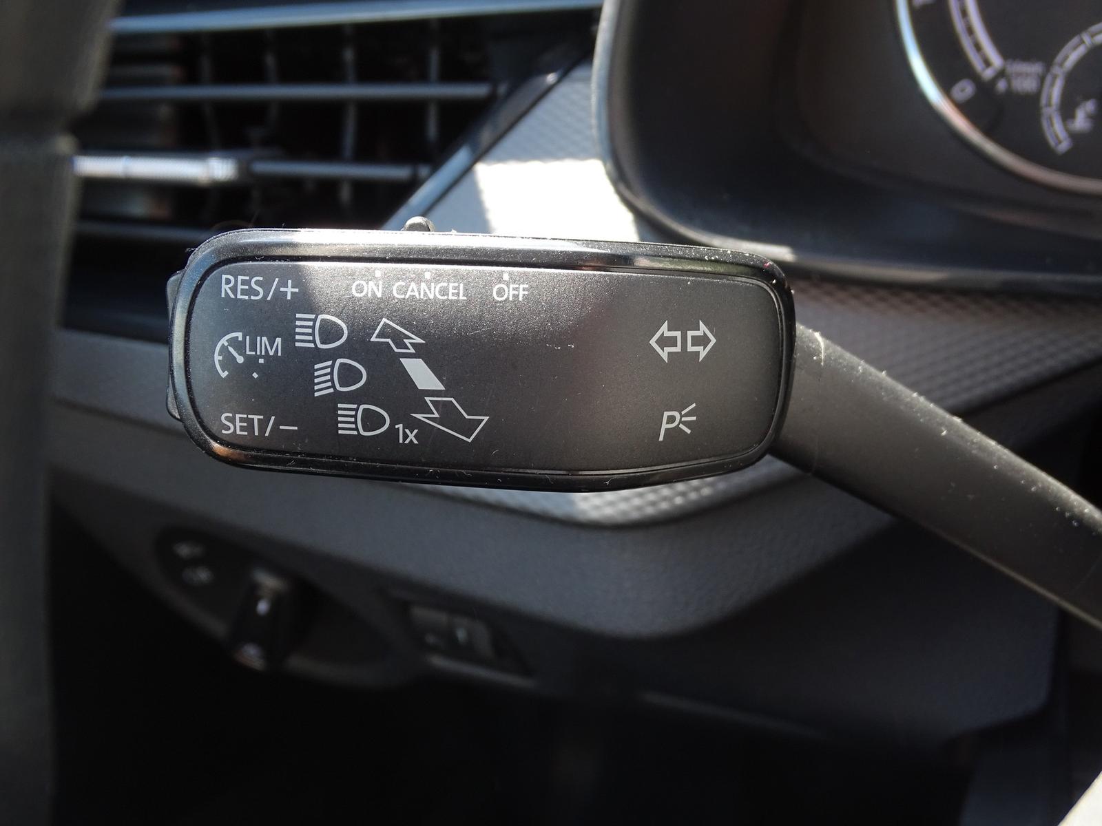 Skoda Scala 1.0 TSI LED Sitzheizung Klima PDC