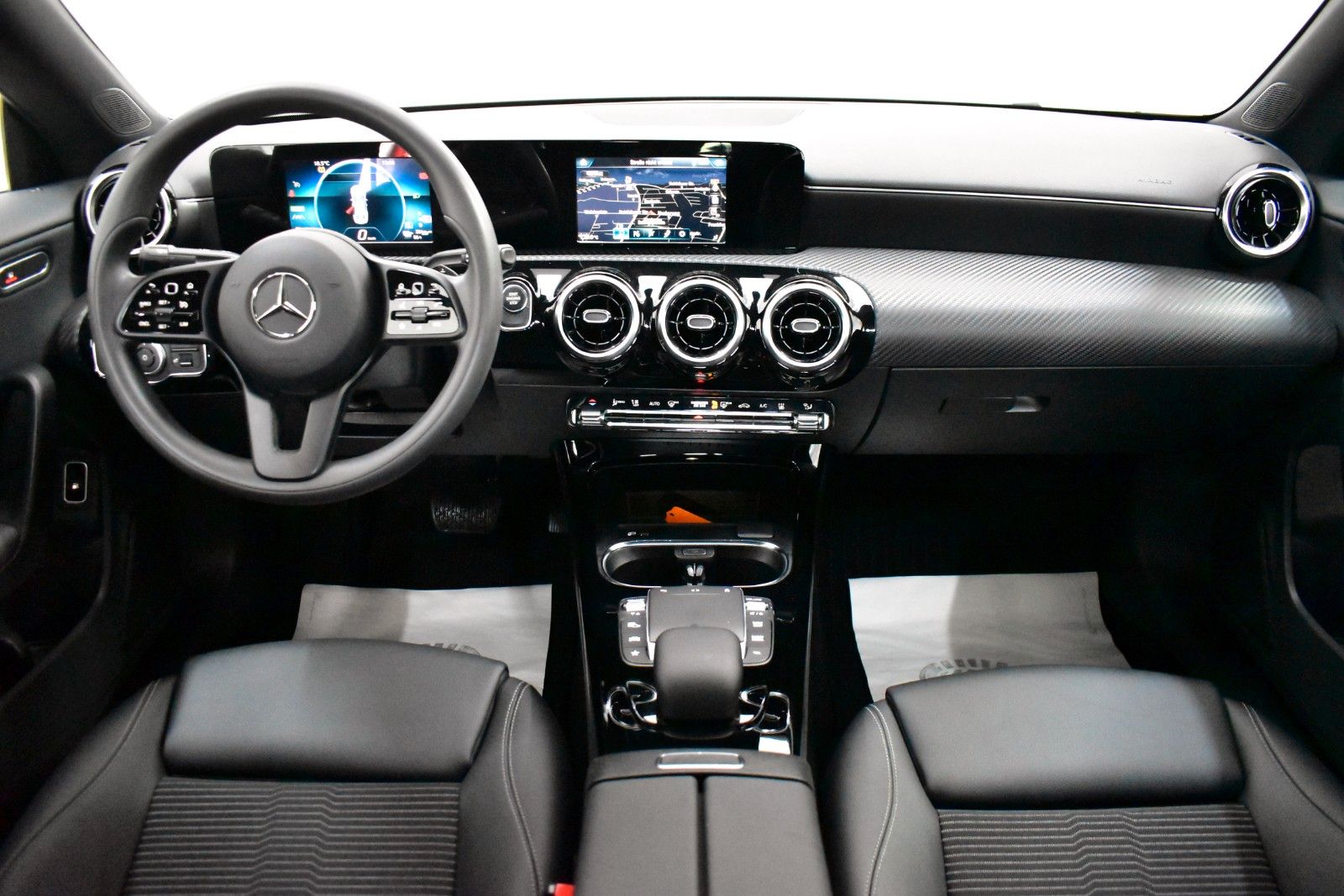 Fahrzeugabbildung Mercedes-Benz CLA 250 e, T.Leder,Navi,LED,SH,PDC,SR+WR