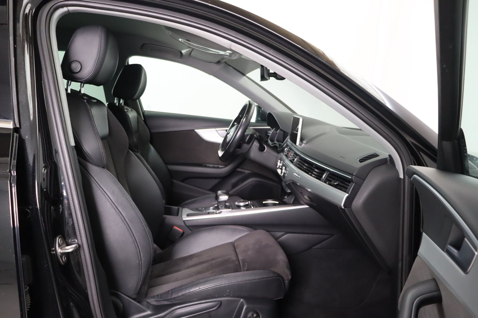 Fahrzeugabbildung Audi A4 Allroad Quattro LED * Sportsitze * Navi * Sit