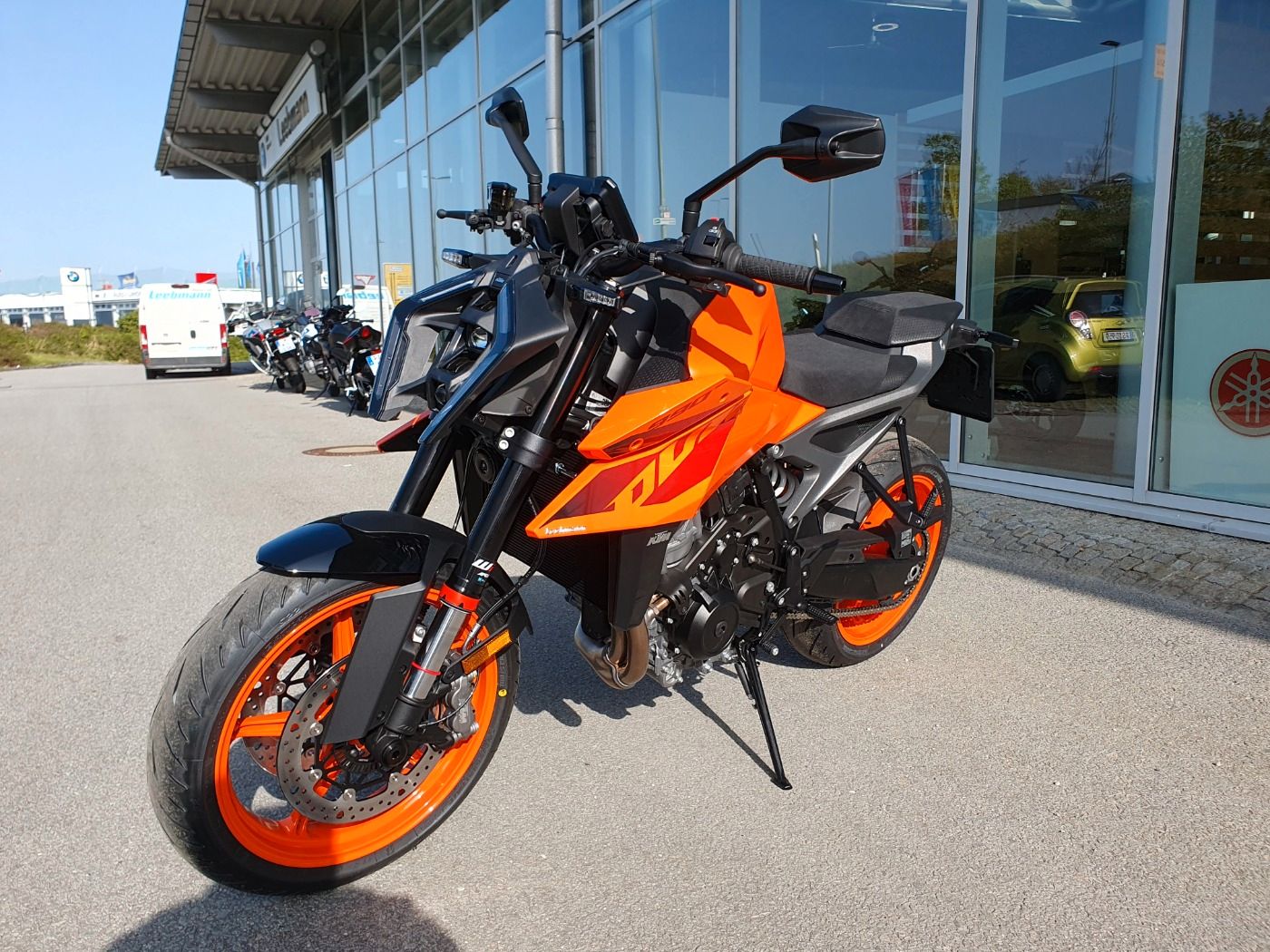 Fahrzeugabbildung KTM 990 Duke Modell 2024