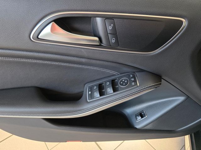 MERCEDES-BENZ GLA 200 — Foto 15