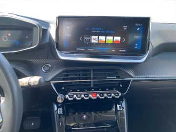 Peugeot 2008 1.2 PureTech 130 Allure Pack AHK+Kam.+LED