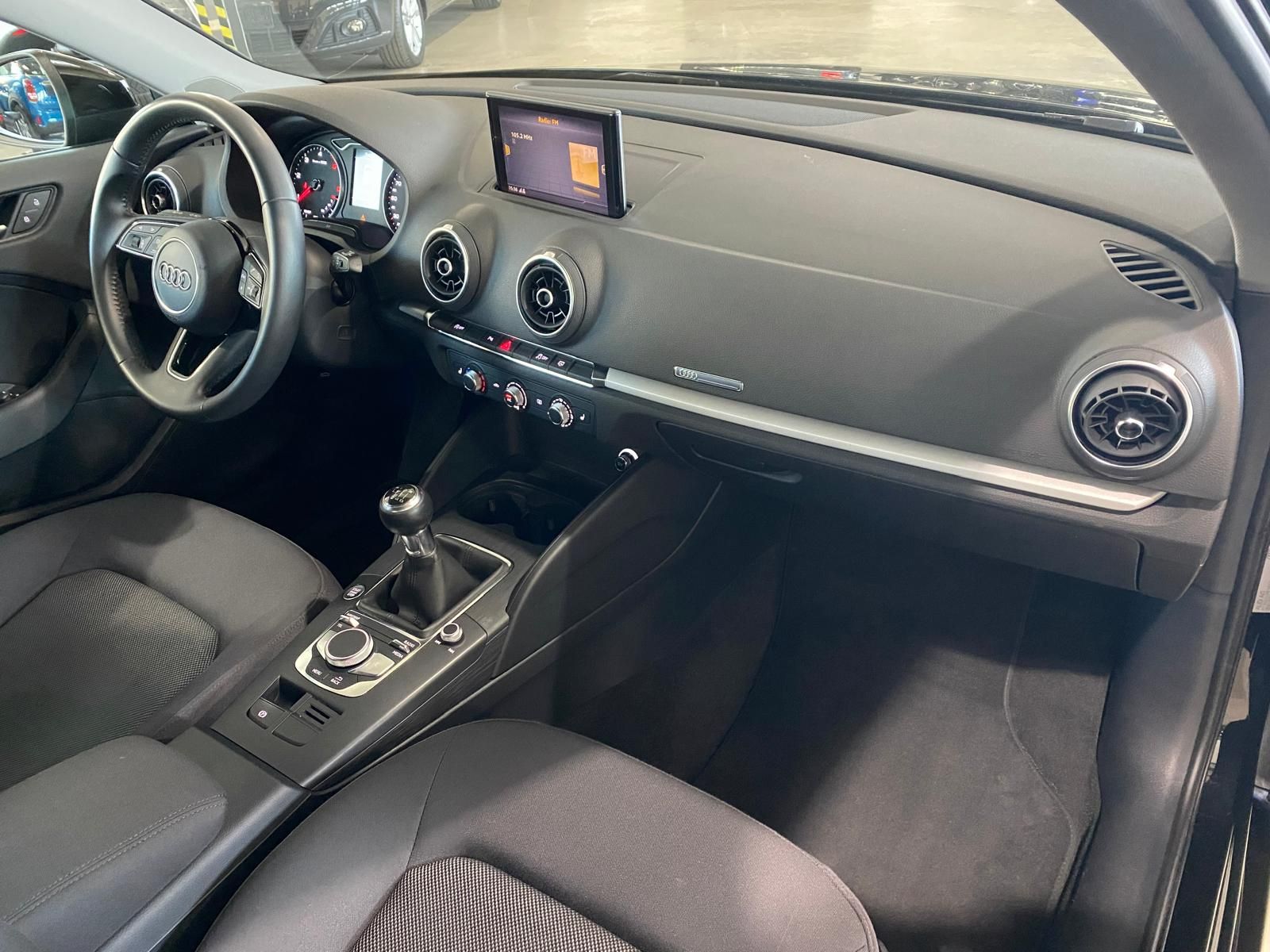 Fahrzeugabbildung Audi A3 30 TDI Sportback/Navi/LED/SH/