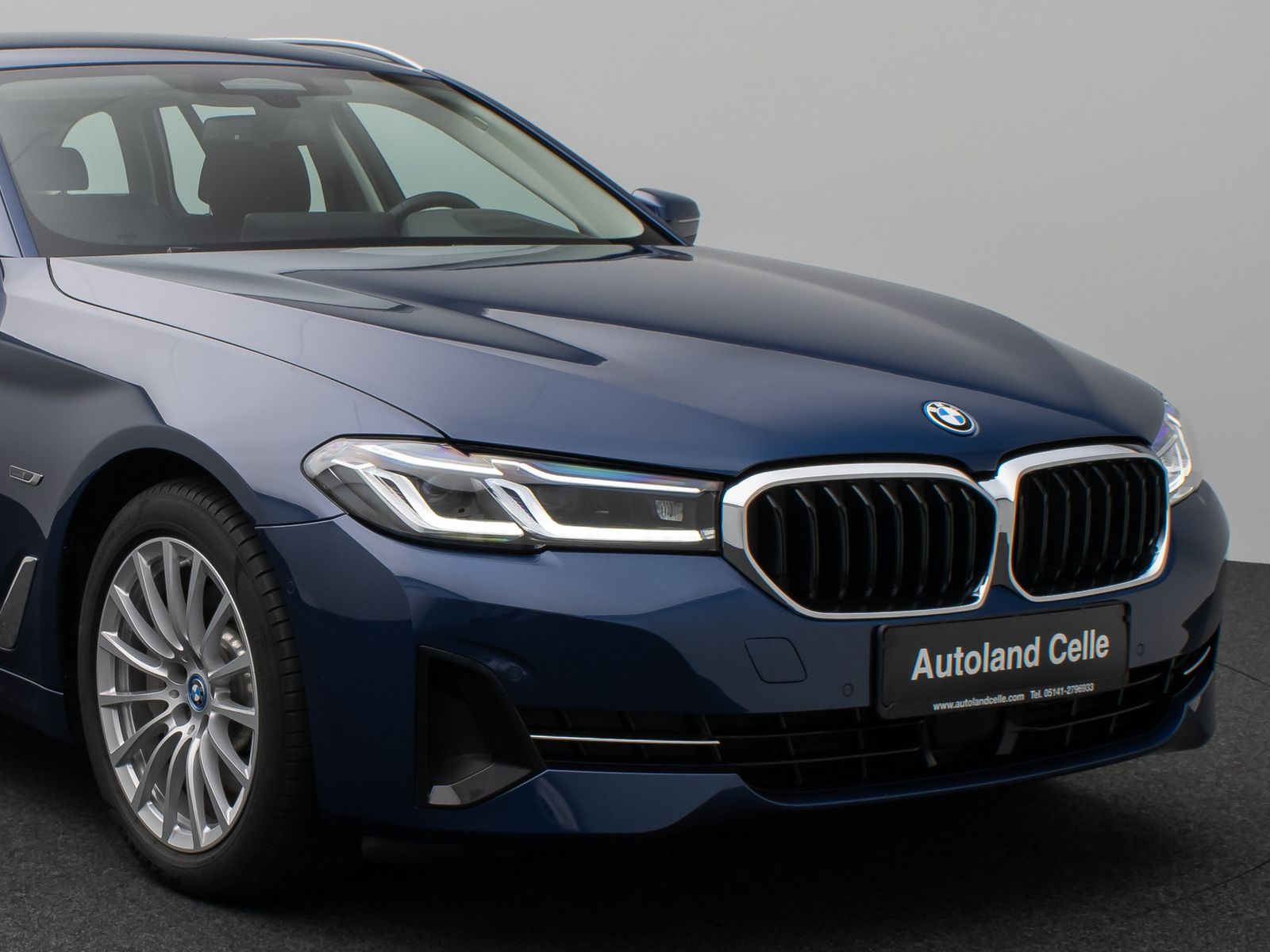 Fahrzeugabbildung BMW 530e Kamera Laser HUD DAB AHK Komfort Alarm ACC
