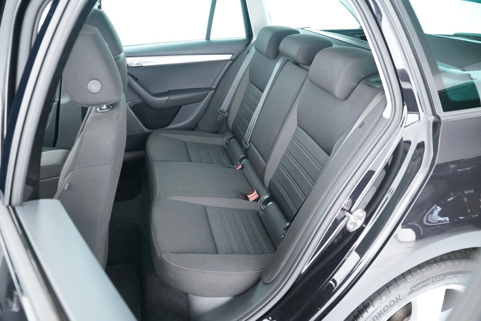 Skoda OCTAVIA COMBI TOUR 1.5TSI SCHECKHEFTGEPFLEGT uvm