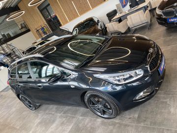 Kia Ceed Sportswagon FIFA World Cup Edition *AHK*LKH