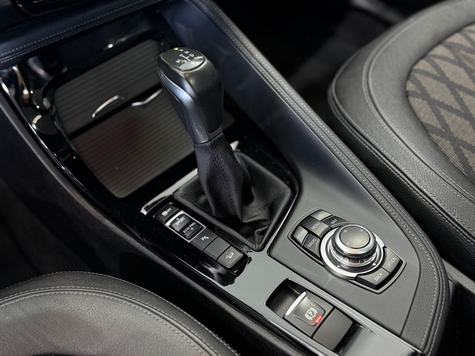 Fahrzeugabbildung BMW X1 xDrive 20 d xLine|AHK|PANO|PDC|NAVI|AUTOMATIK