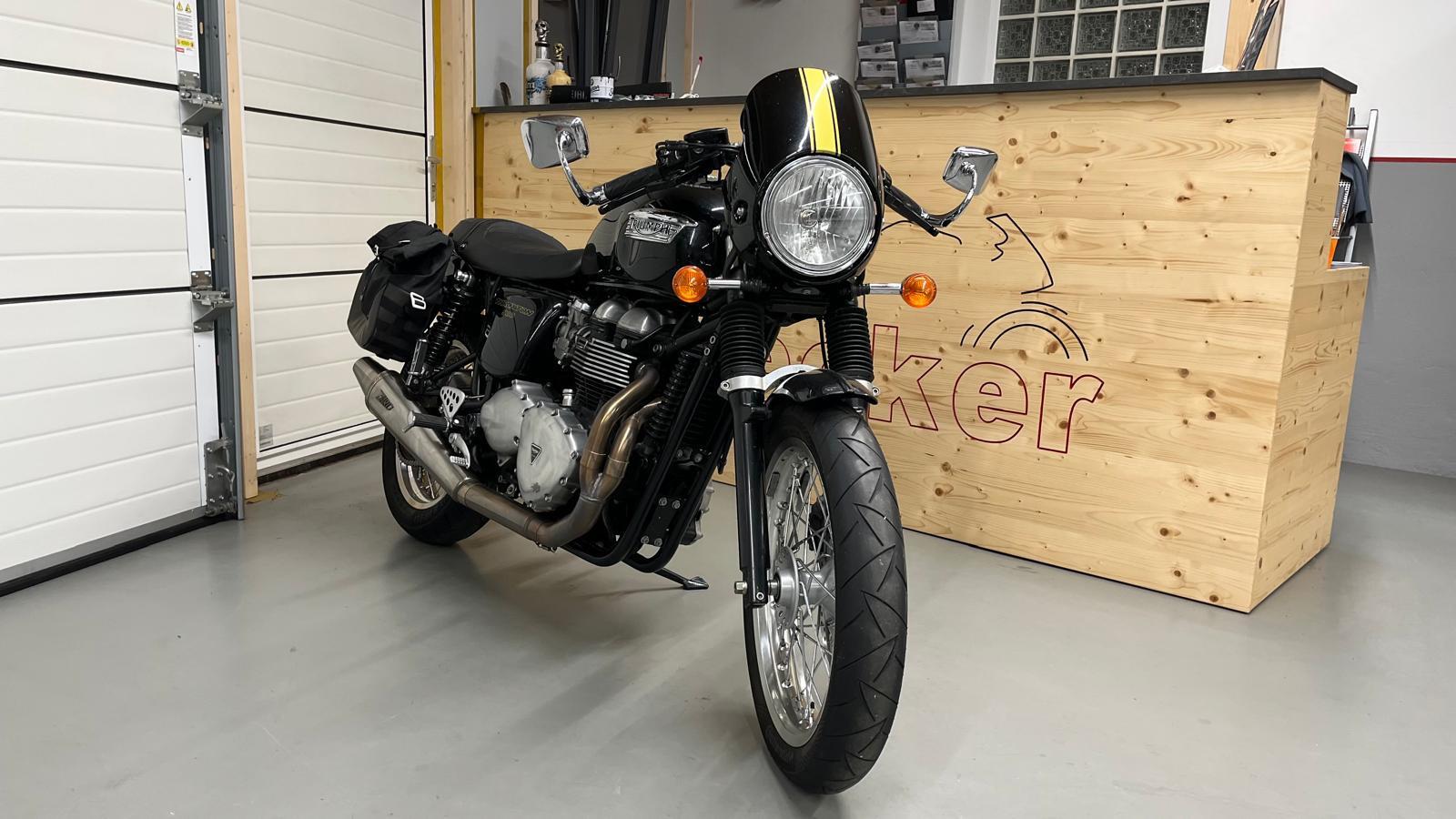 Triumph Thruxton 900