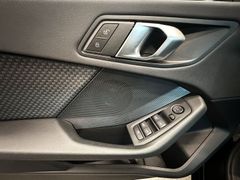 BMW 118  i Advantage LED NAVI PDC AHK Panorama