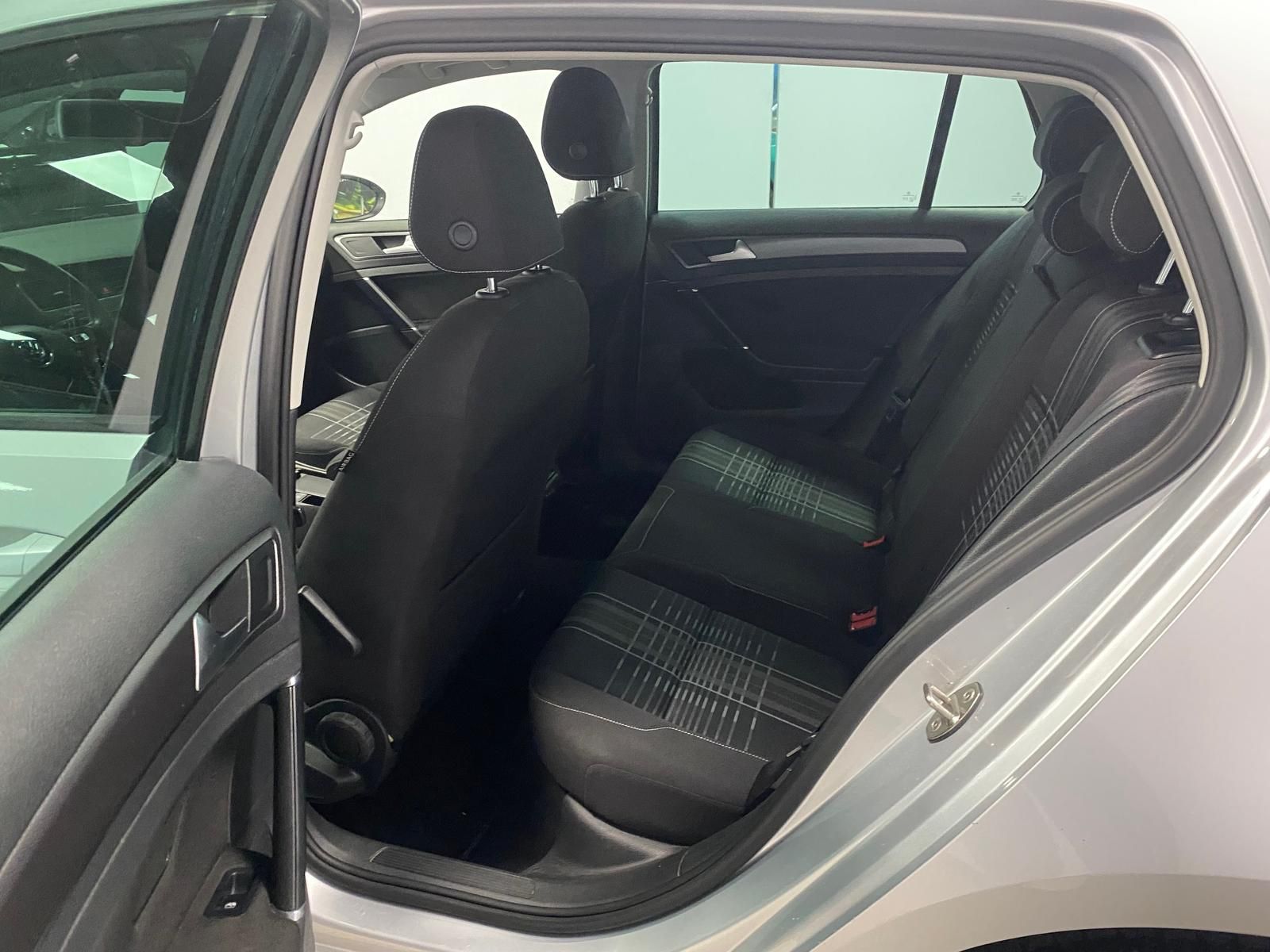 Fahrzeugabbildung Volkswagen Golf 1.2 TSI Lounge BMT+ PDC V&H+SITZHEIZ+KLIMA+