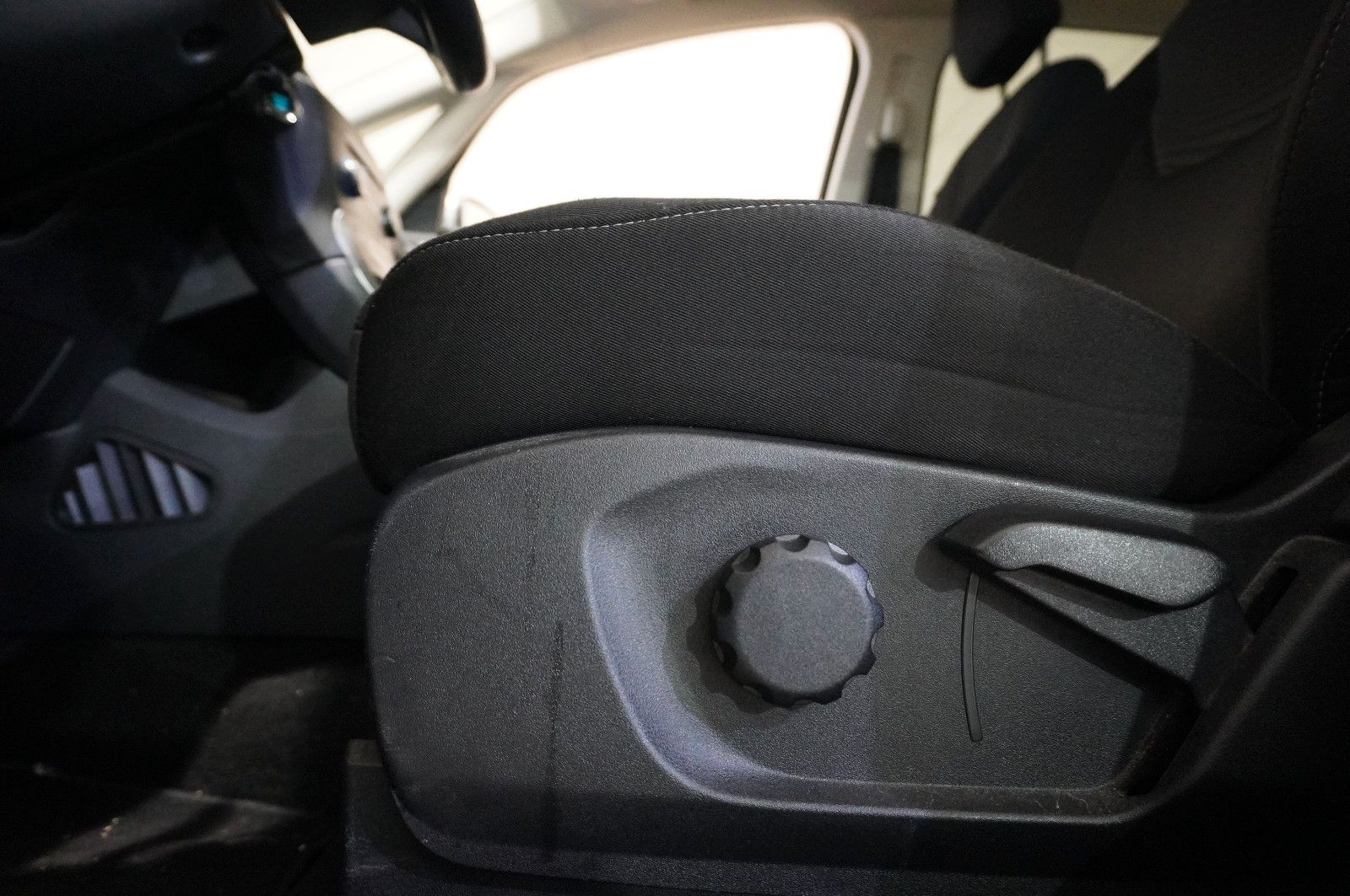 Fahrzeugabbildung Ford S-Max 2.0D BUSINESS 4X4 7-SITZE NAVI/SH/PDC/TEMP