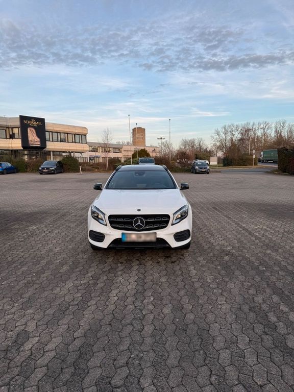Image of Mercedes-Benz GLA 220
