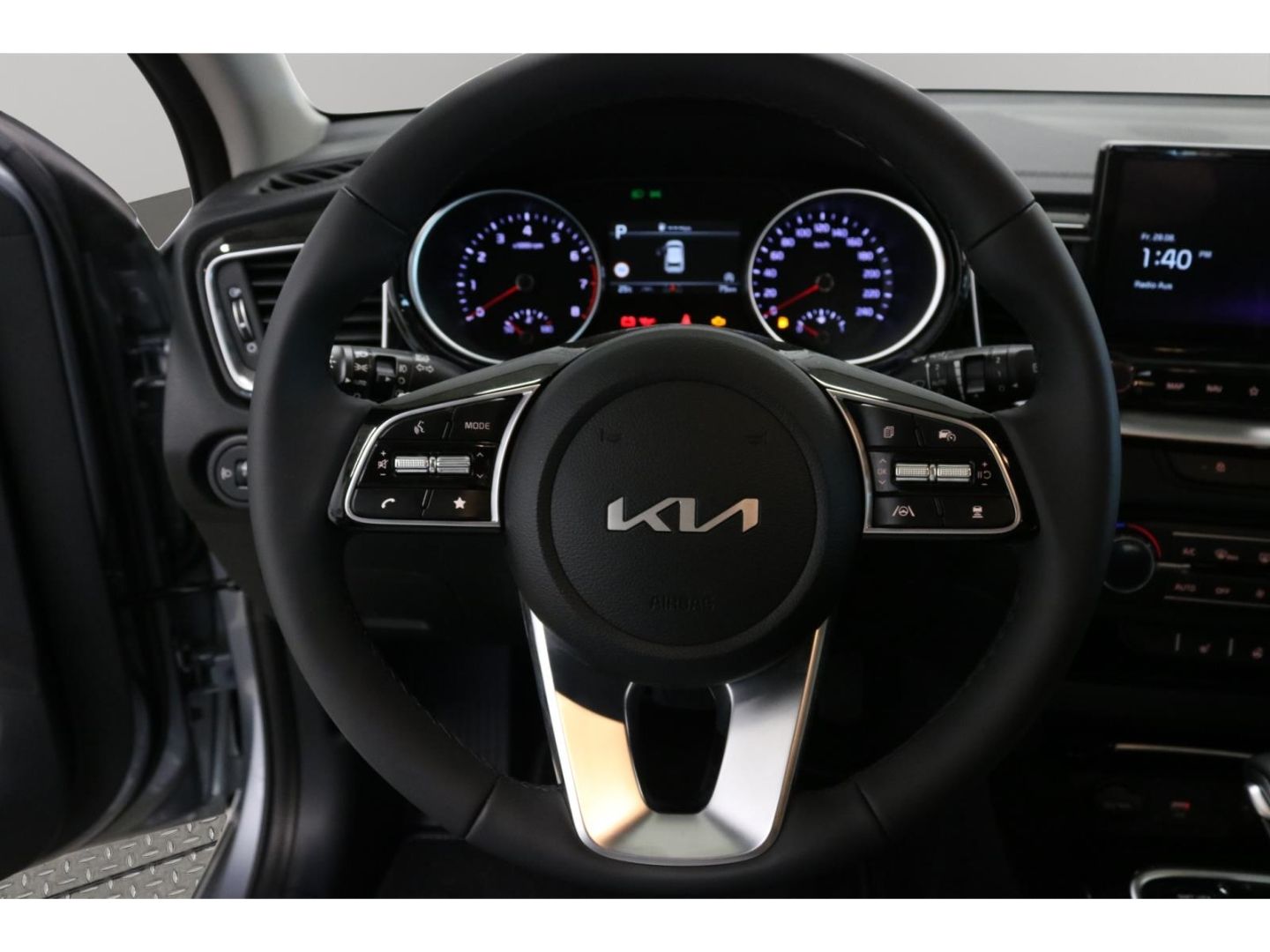 Fahrzeugabbildung Kia Ceed Spirit 1,5 Automatik Kamera Navi SHZ Tempom