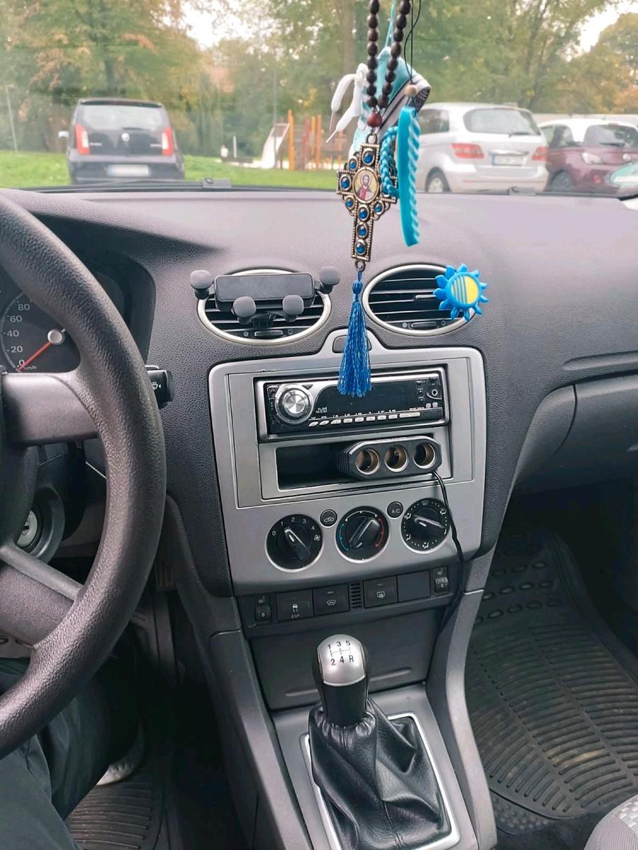 Ford Focus 2005 — салон