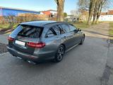 Mercedes-Benz E 220 d 4MATIC T Autom. - AMG-Line/AHK/NIGHT/LED - Mercedes-Benz E 220 Gebrauchtwagen in Karlsruhe