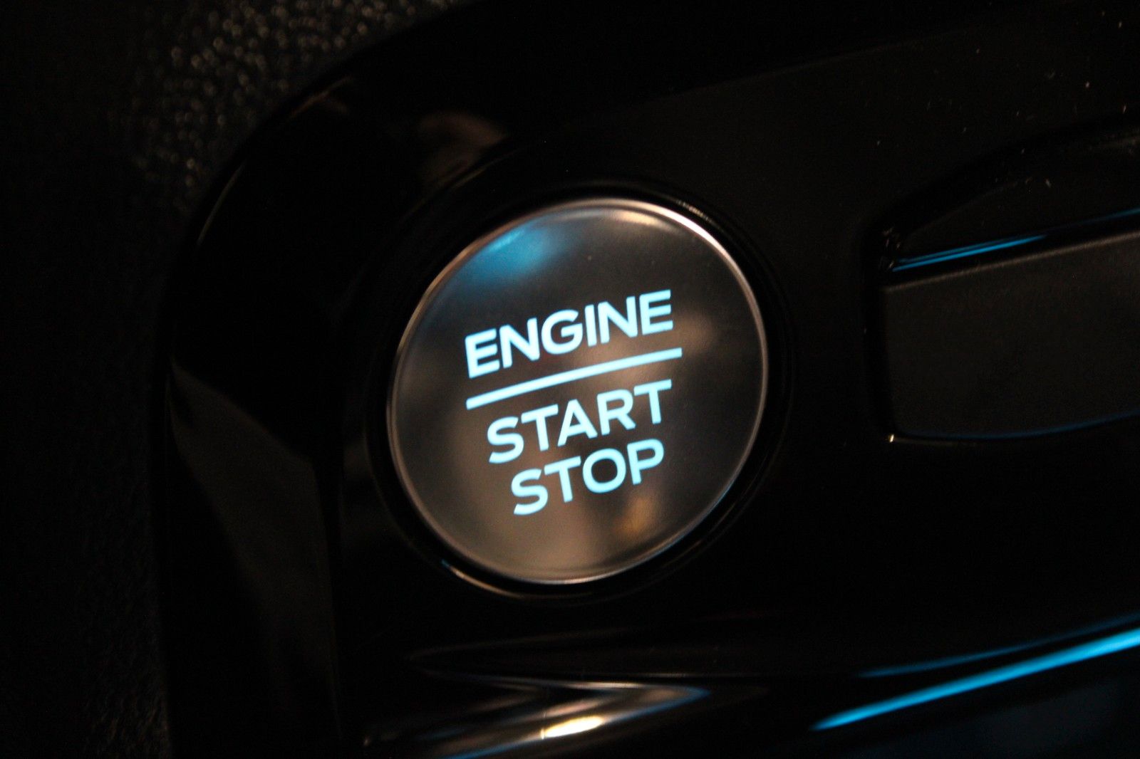 Fahrzeugabbildung Ford Kuga PHEV ST-Line X NAVI LED Matrix Winter Paket