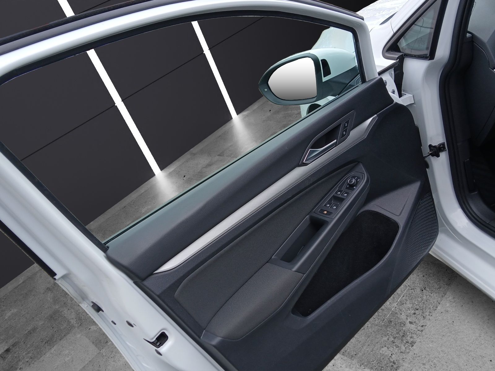 Fahrzeugabbildung Volkswagen Golf VIII Variant TDI Life DSG LED Navi AID ACC