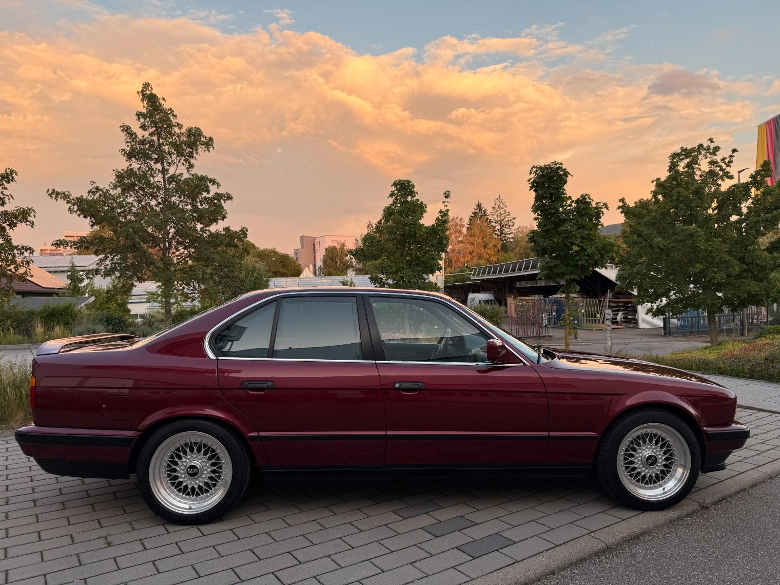 BMW 525I - 192 CV - TOIT OUVRANT -  BVM - VOLANT CUIR