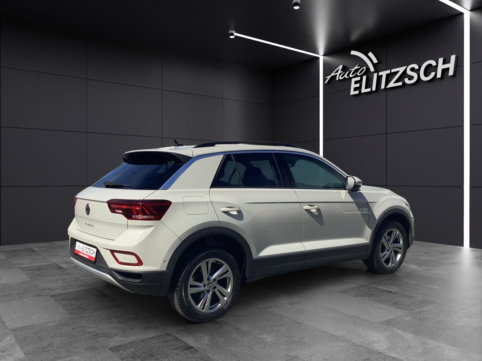 Fahrzeugabbildung Volkswagen T-Roc TSI Life Standhzg LED APP Park-Assist SH L