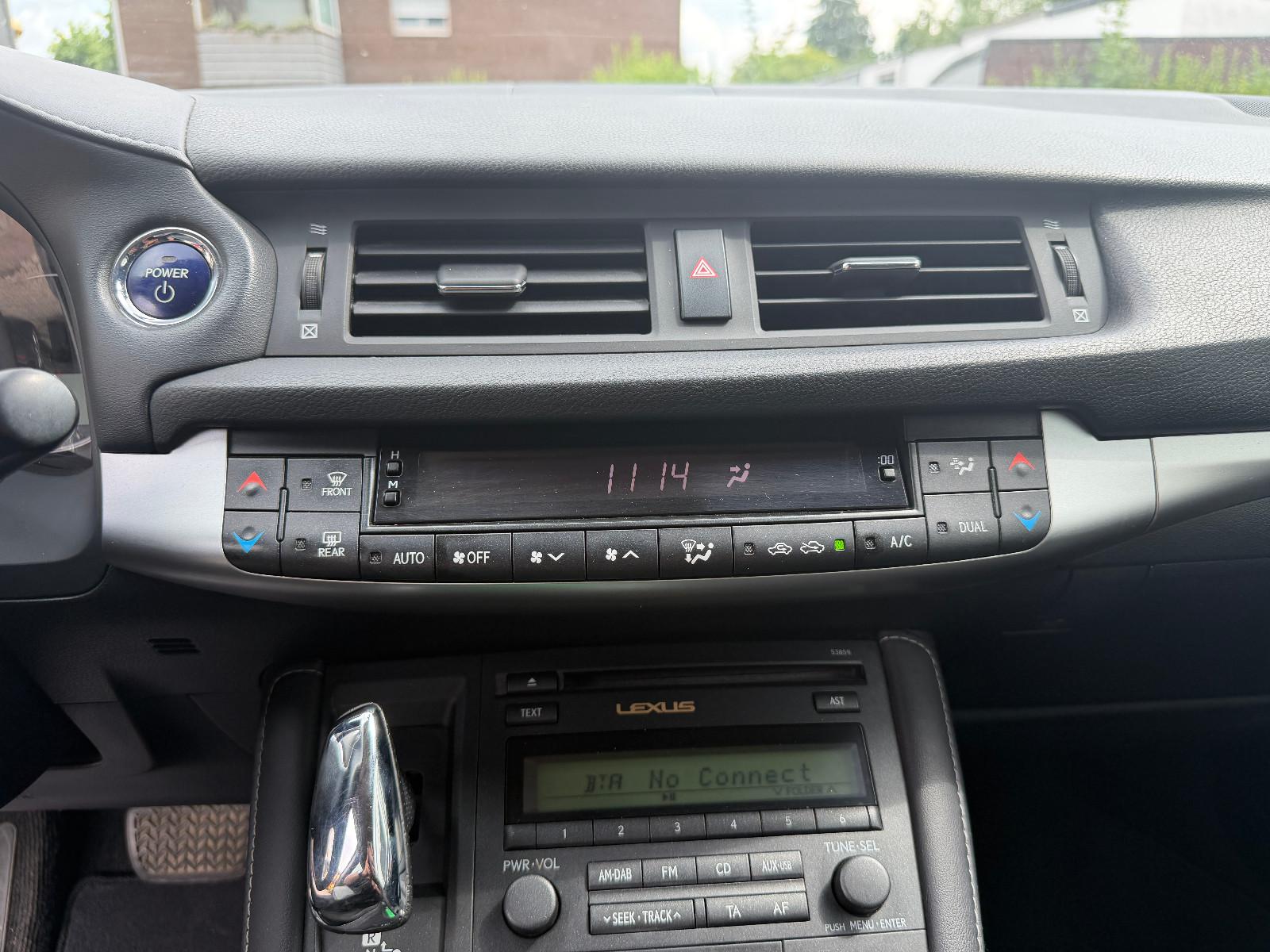 Lexus CT 200h Hybride 136 ch Dynamic • Boîte auto • 135 000 km • Phares LED • Radars AV/AR • Keyless